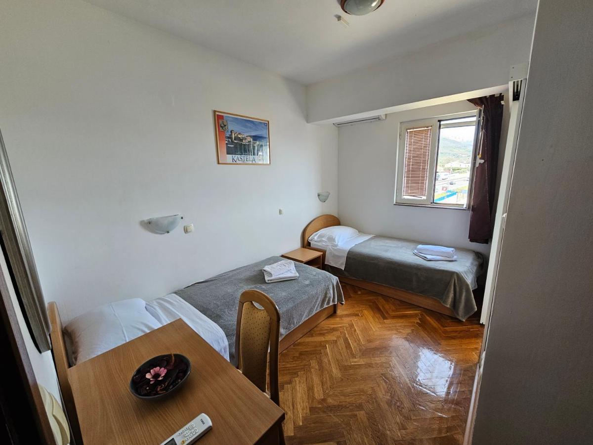 Guest House Mamut Kaštela Eksteriør bilde