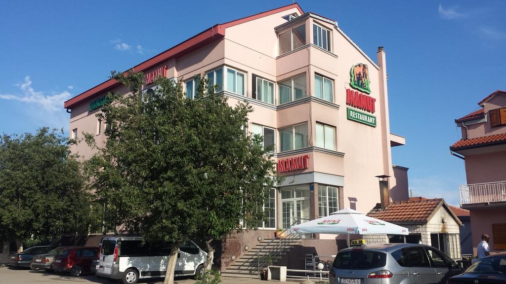 Guest House Mamut Kaštela Eksteriør bilde