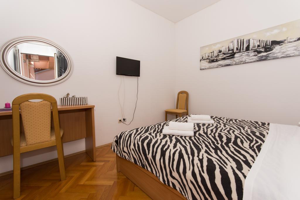 Guest House Mamut Kaštela Eksteriør bilde