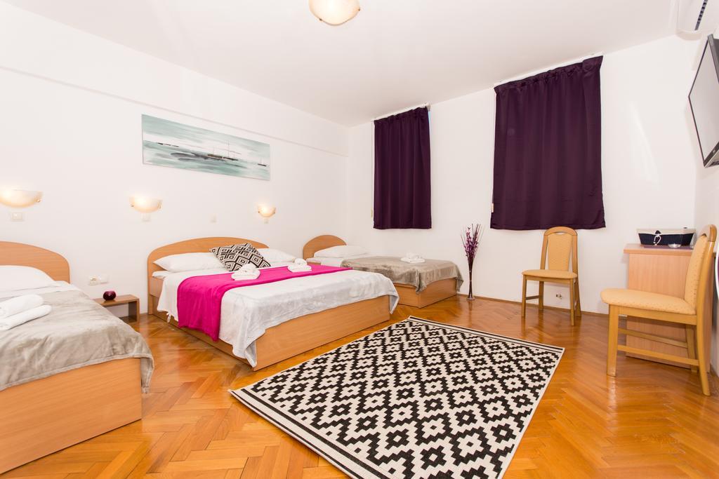 Guest House Mamut Kaštela Eksteriør bilde
