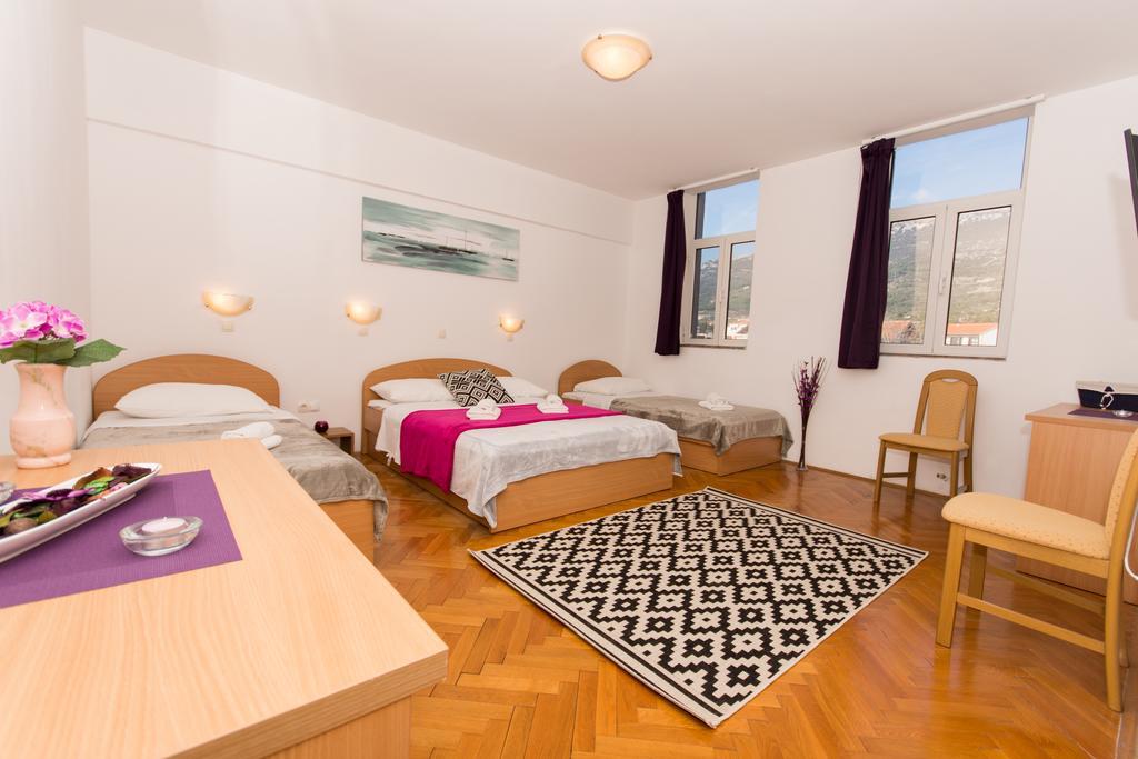 Guest House Mamut Kaštela Eksteriør bilde