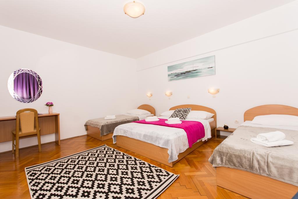 Guest House Mamut Kaštela Eksteriør bilde