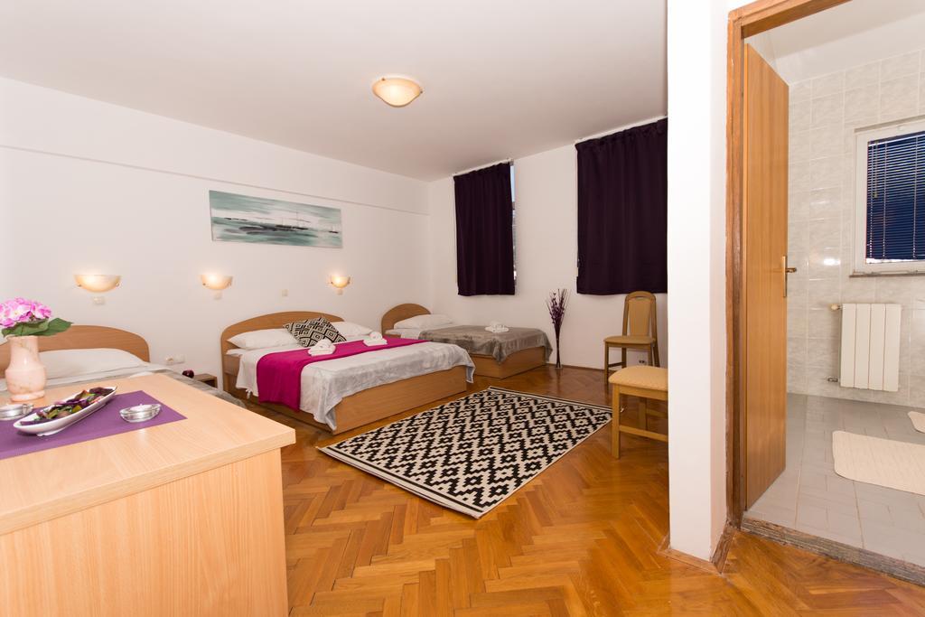 Guest House Mamut Kaštela Eksteriør bilde