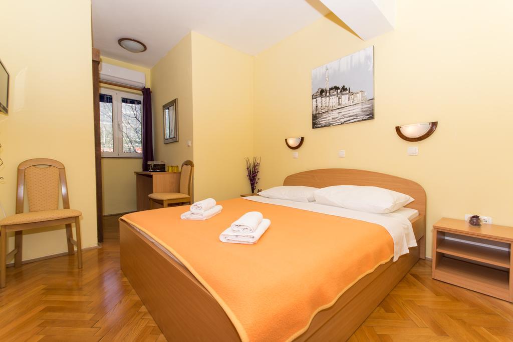 Guest House Mamut Kaštela Eksteriør bilde
