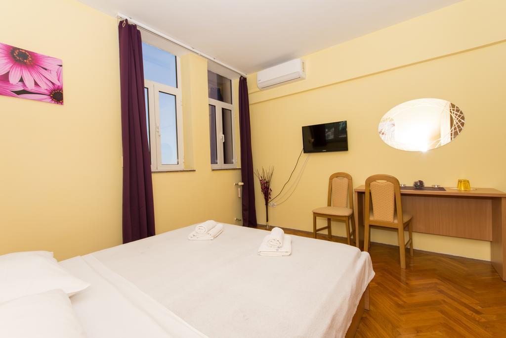 Guest House Mamut Kaštela Eksteriør bilde