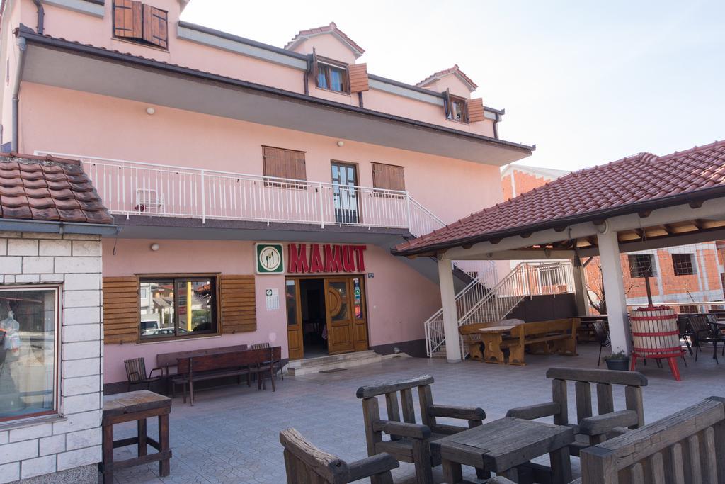 Guest House Mamut Kaštela Eksteriør bilde