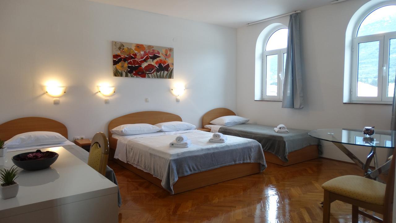Guest House Mamut Kaštela Eksteriør bilde